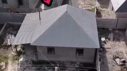 В Ак-Ордо-3 дорога упирается в дом. Законно ли? Видео жителя