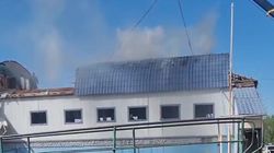 При демонтаже «Бара 111» дымится крыша. Видео