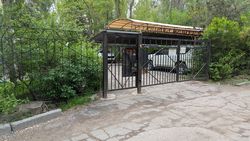 Законно ли в 10 мкр огородили двор железным забором? - горожанин