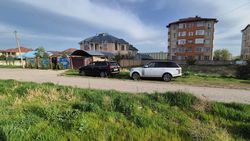 Зеленая зона на Южной магистрали снова уничтожается водителями. Фото