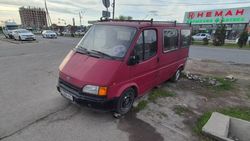 Бус на Южной магистрали убрали с газона после четырех штрафов. Фото мэрии