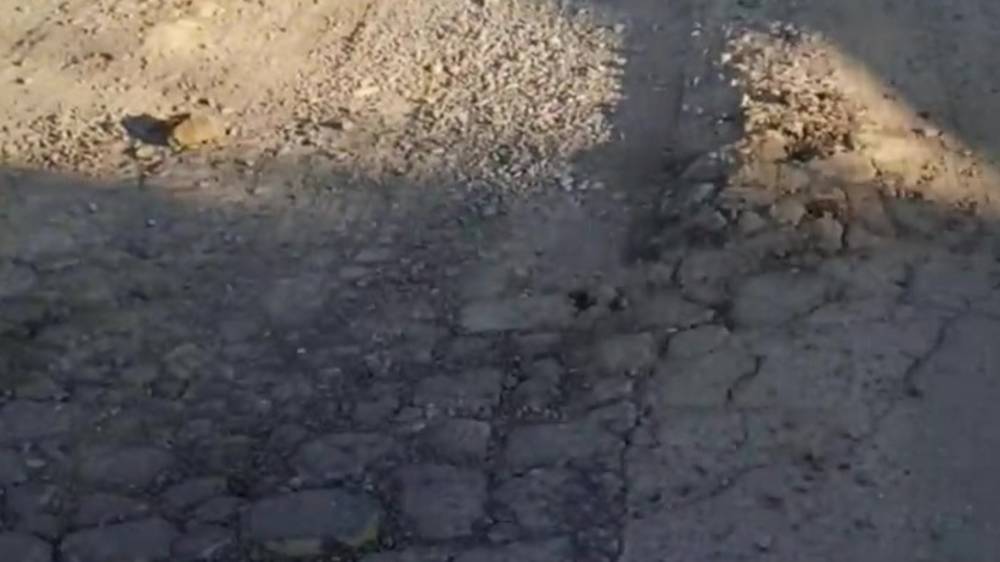 Асфальт на ул.Шералиева поврежден. Видео горожанина