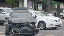 На Малдыбаева столкнулись «Тойота» и «БМВ»