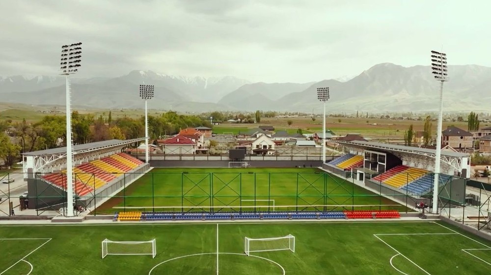 Стадион «Достук арена» в Беш-Кунгее