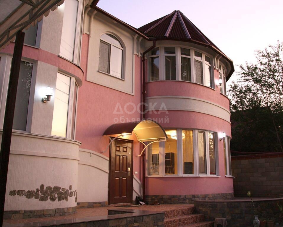 Продаю дом 6-ком. 231кв. м., этаж-2, 4-сот., стена кирпич, Карла Маркса - Карасаева.