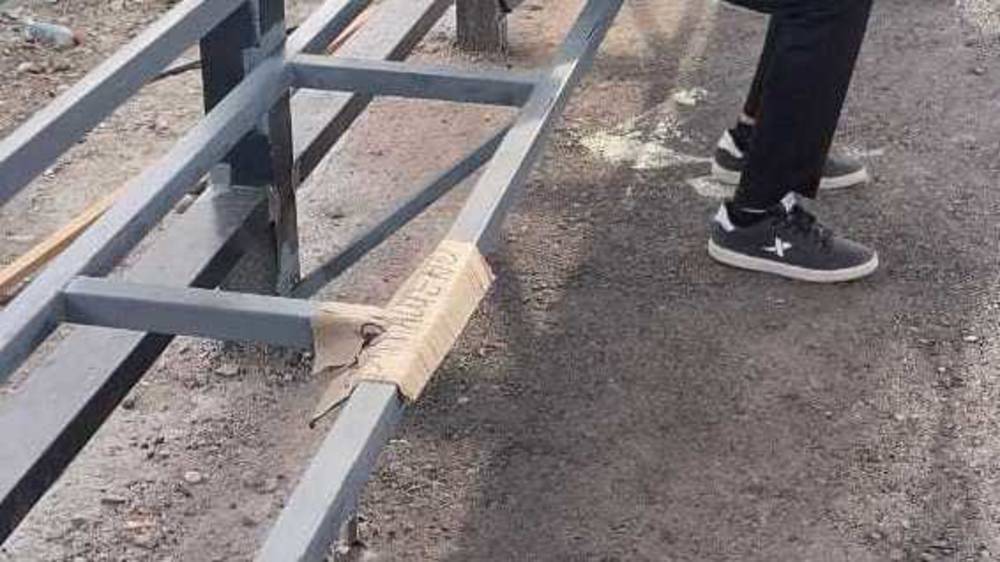 На остановке на Жибек Жолу установили скамейки после жалобы горожанина. Фото мэрии