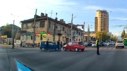 На Советской столкнулись две машины. Видео с места аварии