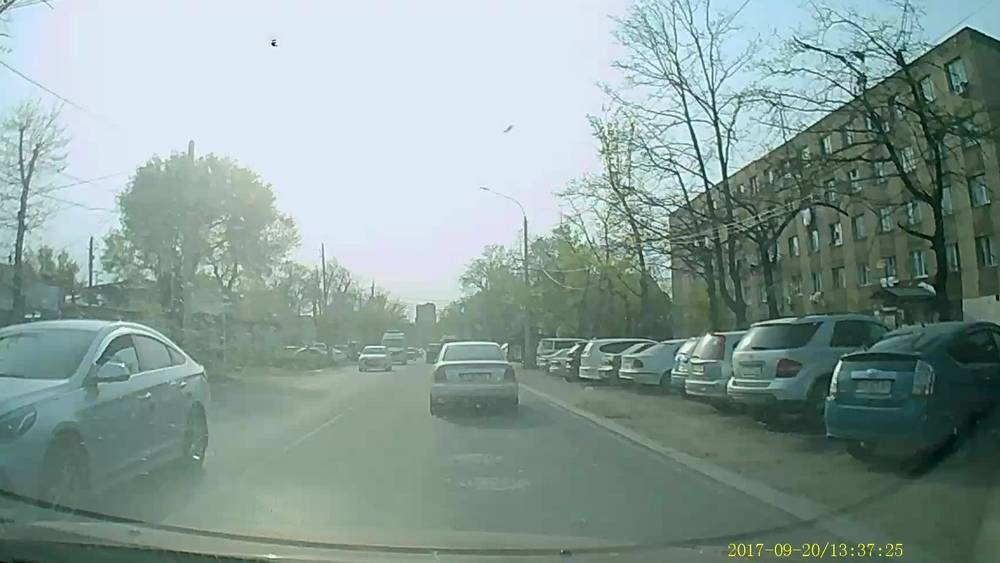 Автобус проехал на красный, создав аварийную ситуацию. Ответ мэрии