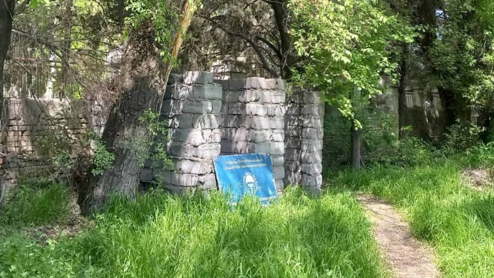 В Центре психиатрии и наркологии туалет прикрыли стендом с гербом, - очевидец