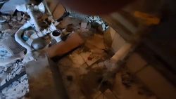 В заброшенном кафе над госрезиденцией бесконтрольно течет питьевая вода. Видео