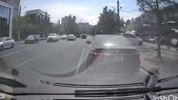 Водитель Camry бросил машину на проезжей части, - горожанин