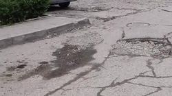 Ямы на дороге в Геологическом переулке. Видео