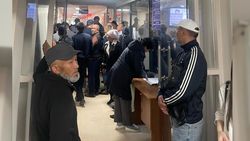 В Бишкекском филиале Кадастра с утра очереди перед майскими праздниками, - горожанин. Видео
