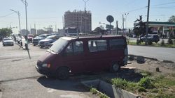 Бус с фруктами вернулся в зеленую зону, несмотря на многочисленные штрафы от мэрии. Фото