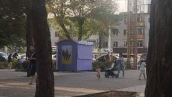Законно ли у главного входа в парк Ататюрка поставили будку с мороженным? Фото горожанина