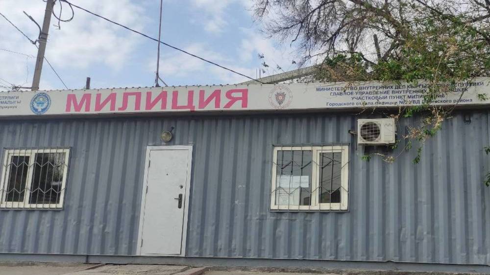 Свалка мусора за пунктом мусора на ул.Асаналиева. Фото горожанина