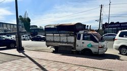 Горожанин жалуется на стихийную торговлю на Ахунбаева. Фото
