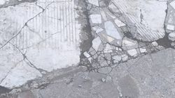 Горожанин жалуется на состояние фонтанов у Филармонии. Фото