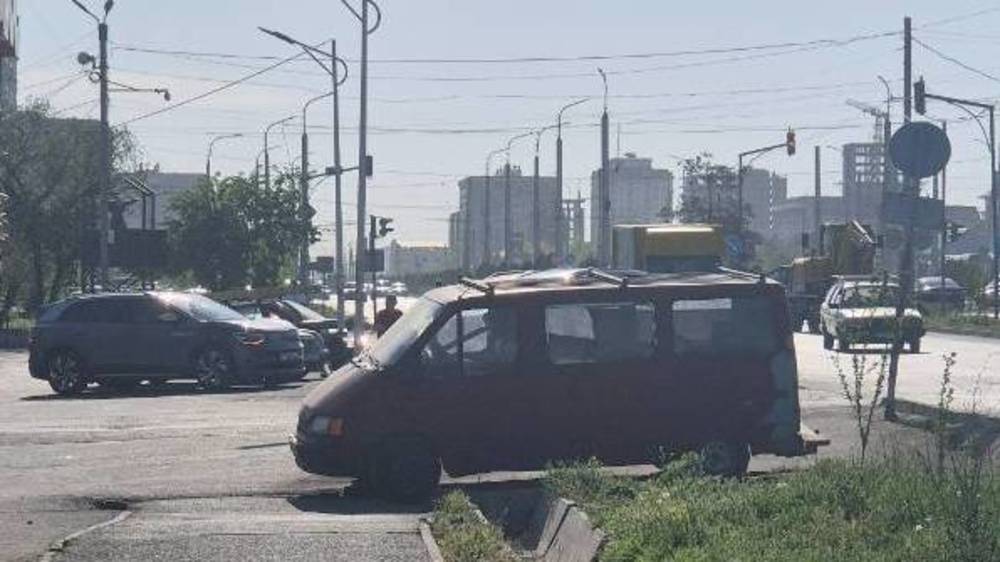 Бус с фруктами вернулся в зеленую зону на следующий день после штрафа мэрии. Фото горожанина