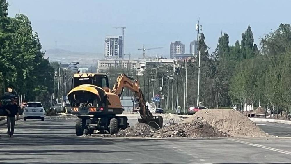 Почему на Айтматова вскрыли новый асфальт, который положили на выходных. Ответ мэрии