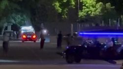 Горожанин жалуется на гольф-кары, которые ездят по тротуарам