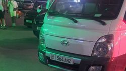 На Исанова—Токтогула «Портер» припарковали на тротуаре