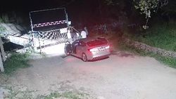Группа парней повредили автоматические ворота в садовом товариществе «Горный». Видео