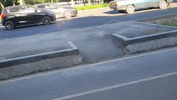 На остановке на Ахунбаева нет ступенек. Фото