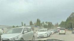Огромная пробка на въезде в Бишкек. Фото