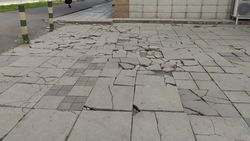 Плитка на Советской в ужасном состоянии. Фото