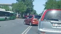 На Советской «Фит» развернулся через двойную сплошную. Видео