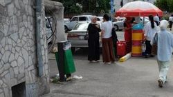 Мусор на Киевской снова убрали. Фото мэрии