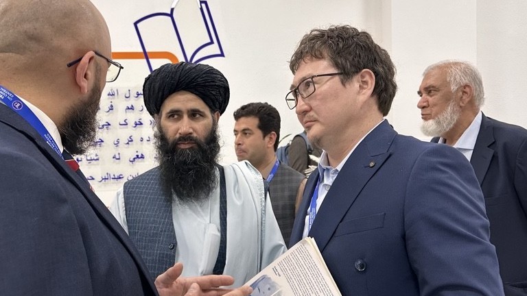 Кадыр Маликов с замминистра МИД Эмирата Афганистан Мухаммадом Наимом