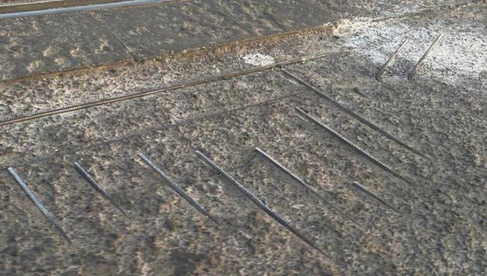 На Льва Толстого торчит арматура, мешающая водителям. Ответ мэрии
