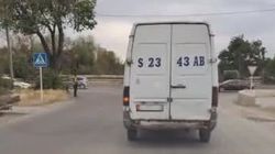 В Бишкеке замечен «Спринтер» с нечитаемым госномером. Видео