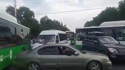 Огромный затор и пробка на Айтматова—Ахунбаева утром 23 мая. Видео