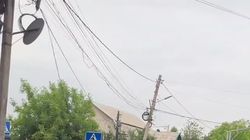 На Тоголок Молдо свисает провод. Видео