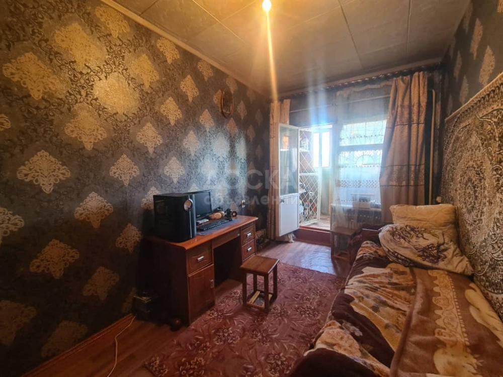 Продаю 3-комнатную квартиру, 76кв. м., этаж - 2/2, переулок Красный строитель.