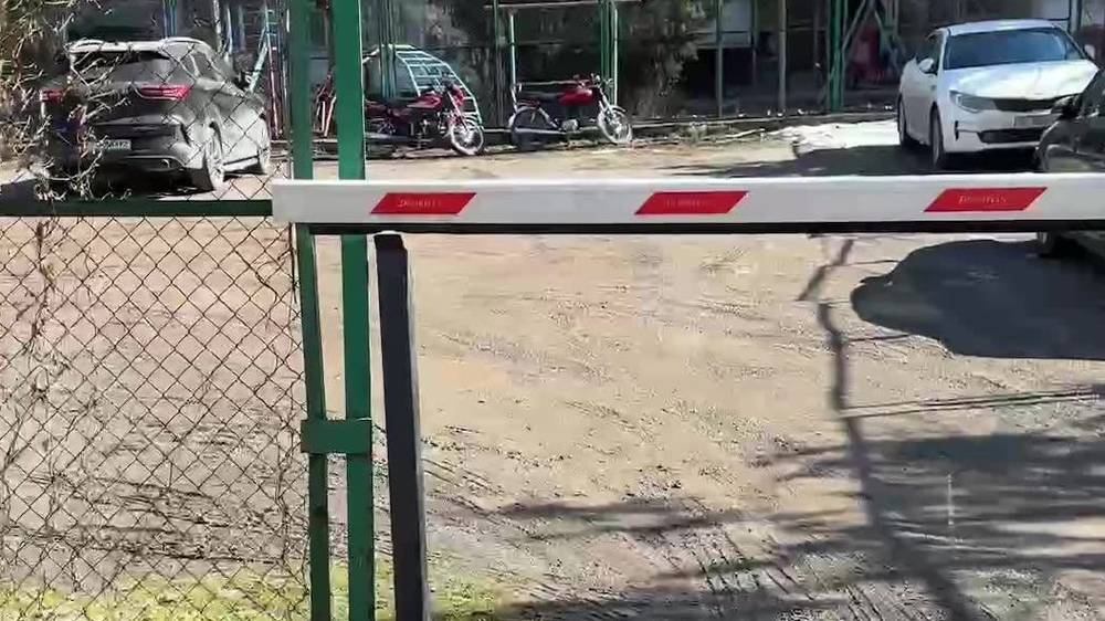 Законно ли во дворе дома в Востоке-5 сделали парковку? Ответ мэрии