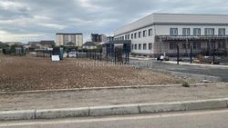 В мэрии ответили, почему у новой поликлиники в Көк-Жаре не огородили часть участка