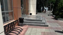 Лестница клуба «Карвен» находится на частной территории