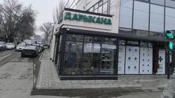 Аптека в Новопавловке заняла часть тротуара. Ответ мэрии