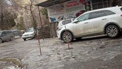 Законно ли во дворе дома по ул.Джунусалиева поставили шлагбаум? Ответ мэрии