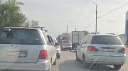 Огромная пробка на Алматинке—Объездной. Видео