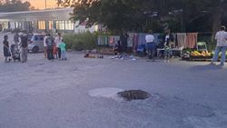 Возле центрального в Токмоке открытые люки. Фото