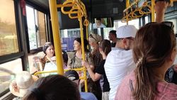Водитель автобуса долго стоял на остановке у Ошского рынка. Ответ мэрии