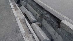 В Ак-Өргө бордюры лежат в арыках. Фото