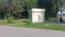 Павильон в зеленой зоне у ЦУМа снова убрали. Фото мэрии