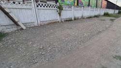Законно ли зеленую зону на Льва Толстого засыпали щебнем? Фото горожанина