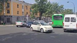 На проспекте Чуй столкнулись две машины. Видео